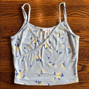 tillys baby blue floral crop tank